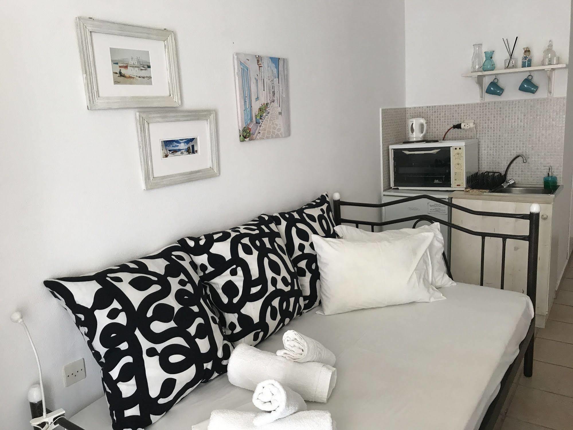Morpheus Rooms Kini Exteriör bild